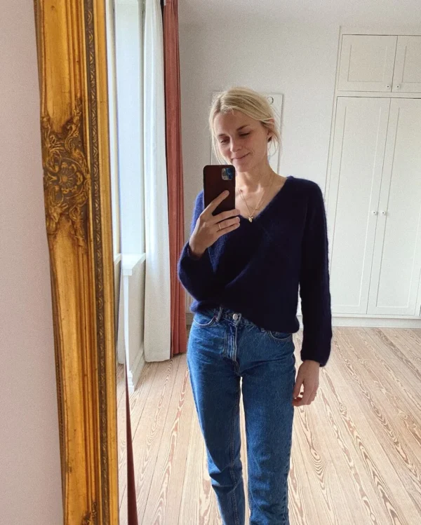 PetiteKnit Cumulus Blouse Tumman sininen selfie PetiteKnit Cumulus Blouse Tumman sininen selfie