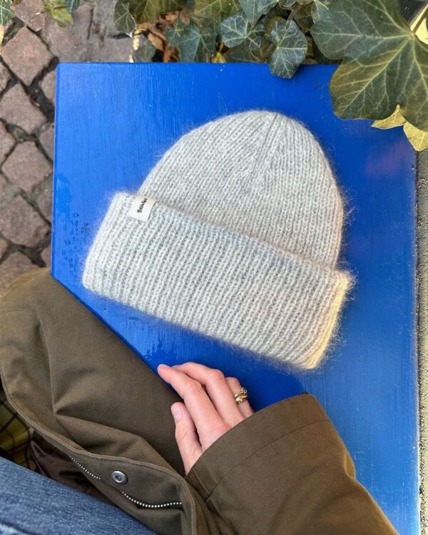 weekend-hat-f weekend-hat-f