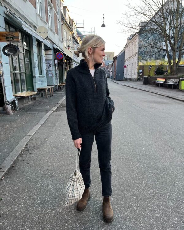 zipper-sweater-light-a zipper-sweater-light-a