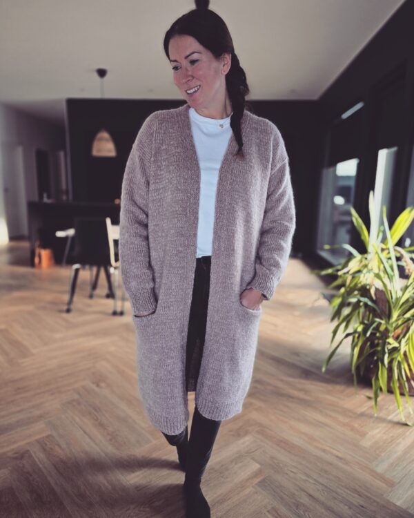 Villahullu Muusa Neuleatakki2