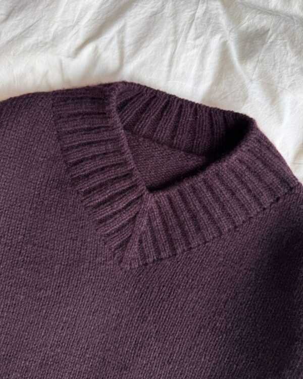 hannah_sweater_vneck_f hannah_sweater_vneck_f