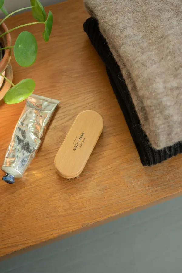 arkive-atelier-arkive-care-clothingbrush-vaateharja-1 arkive-atelier-arkive-care-clothingbrush-vaateharja-1