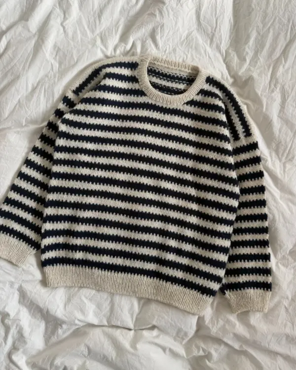 Otto Sweater on neulottu Sandnes Garnin Atlas langalla, joka ei valitettavasti kuulu valikoimaamme. Lähimpänä valikoimastamme on Sandnes Garn Peer Gynt väreissä 1012 ja 6082. Otto Sweater on neulottu Sandnes Garnin Atlas langalla, joka ei valitettavasti kuulu valikoimaamme. Lähimpänä valikoimastamme on Sandnes Garn Peer Gynt väreissä 1012 ja 6082.