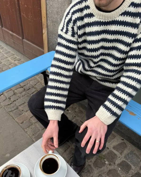 Otto Sweater on neulottu Sandnes Garnin Atlas langalla, joka ei valitettavasti kuulu valikoimaamme. Lähimpänä valikoimastamme on Sandnes Garn Peer Gynt väreissä 1012 ja 6082. Otto Sweater on neulottu Sandnes Garnin Atlas langalla, joka ei valitettavasti kuulu valikoimaamme. Lähimpänä valikoimastamme on Sandnes Garn Peer Gynt väreissä 1012 ja 6082.