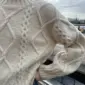 Saga Sweater on neulottu Sandnes Garn Atlas langalla, joka ei valitettavasti kuulu valikoimaamme. Lähimpänä valikoimastamme on Sandnes Garnin Peer Gynt värissä 1012.