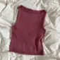 Punainen Bea Top on neulottu Sandnes Garn Tynn Linen värillä 4353 Rustic rose.