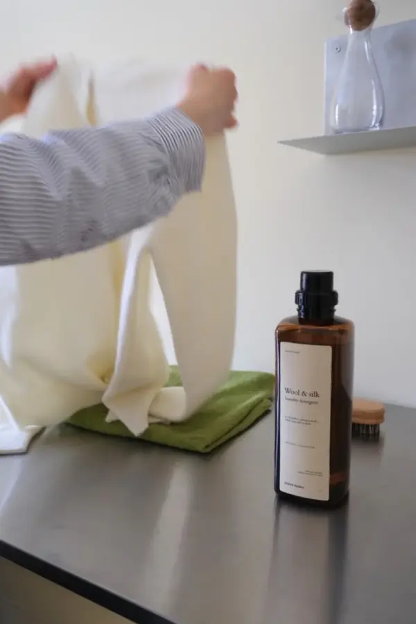 arkive-care-wool-silk-4 arkive-care-wool-silk-4