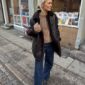 Sunday Sweater on neulottu Camarosen ja Isagerin langoilla, jotka eivät valitettavasti kuulu valikoimaamme. Lähimpänä valikoimastamme on Sandnes Garn Kos värissä 3161 Tammenterho sekä Tynn Silk Mohair värissä 3021 Vaalea beige.
