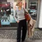 Harmaa Petra Polo on neulottu Sandnes Garn Cashmeren värillä 1042 meleerattu harmaa.